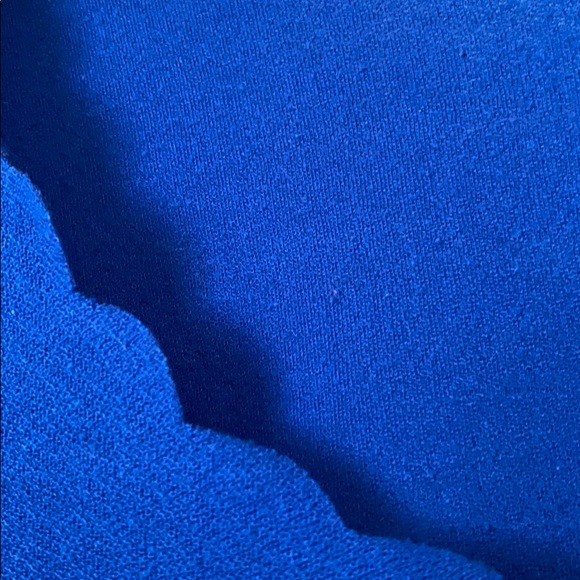 Cute scalloped top - Picture 2 of 4